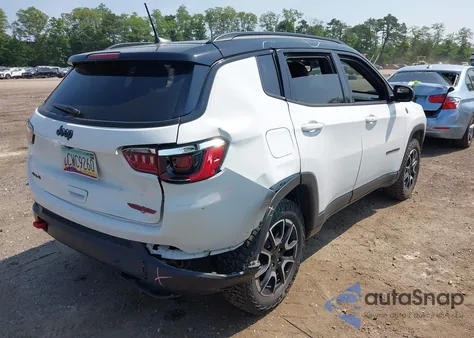 2024 Jeep Compass Trailhawk 4X4 from USA, damaged, VIN 3C4NJDDN2RT149493